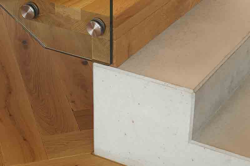 Faltwerktreppe Beton Holzkombination